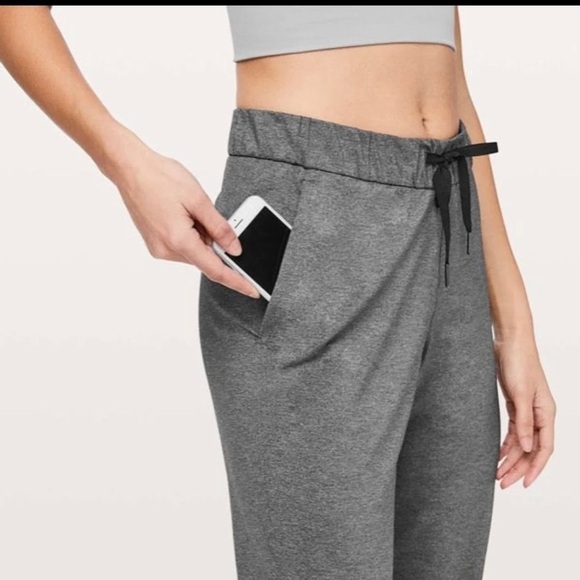 Lululemon On The Fly Pant Size 6 color grey - Picture 4 of 10